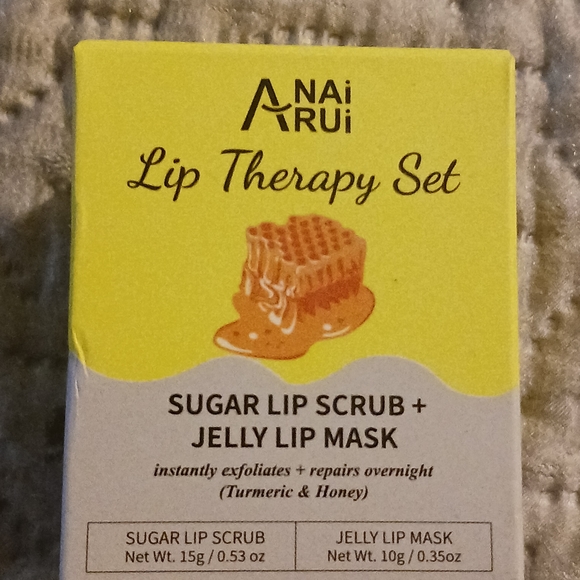 NEW!!! LIP THERAPY SET With HONEY EXTRACT - Picture 2 of 5